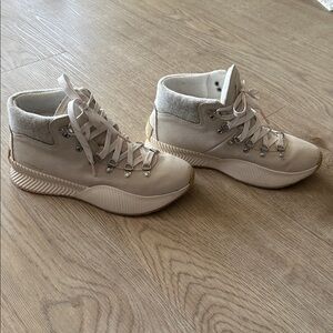 Sorel Out N About III Conquest Waterproof Boot - Women’s - Chalk/Sea Salt